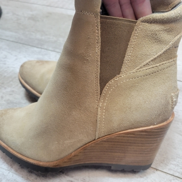 SOREL After Hours Chelsea Tan Wedge Ankle Suede Boot women’s 7.5 - Picture 10 of 13